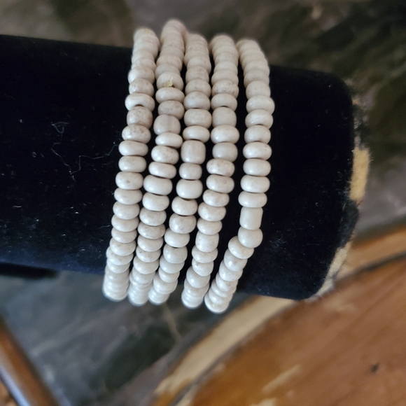 OATMEAL COLORED BEADED 5-PIECE BRACELET SET - Picture 7 of 8